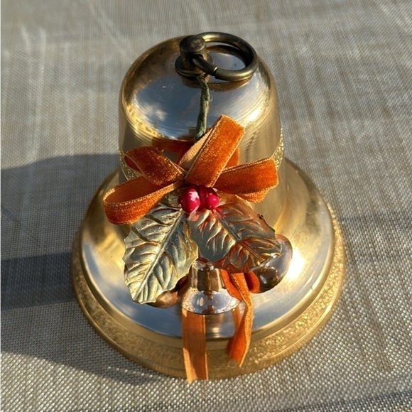 Vintage 🎉HP🎉 Christmas Bell 1960’s musical Christmas bells in the original box. - Picture 7 of 9